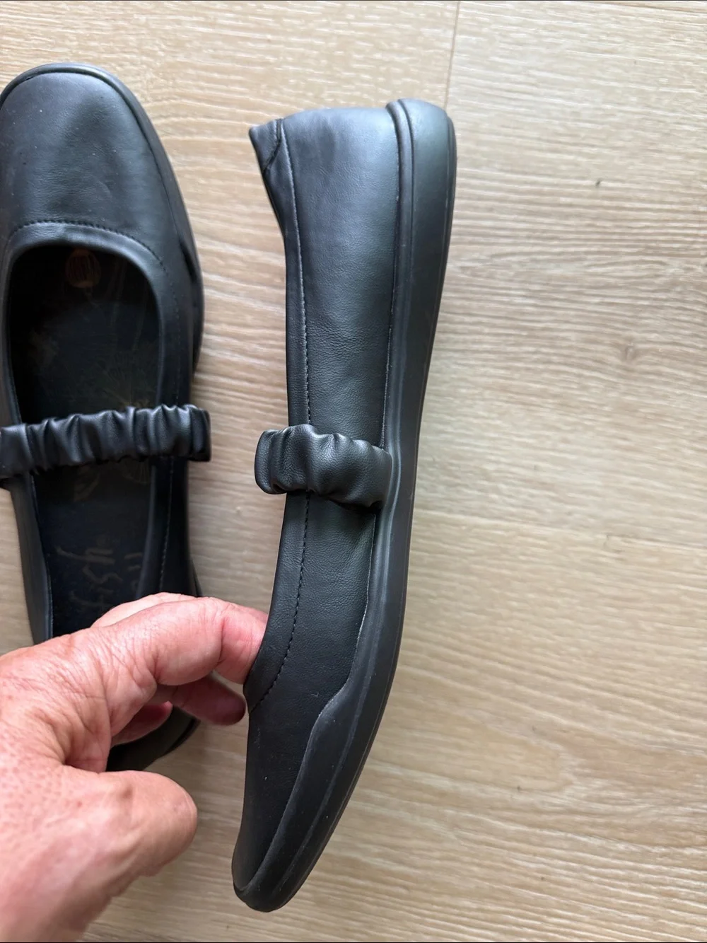 Malibu Black Ruched Elastic Strap Ballet Flats